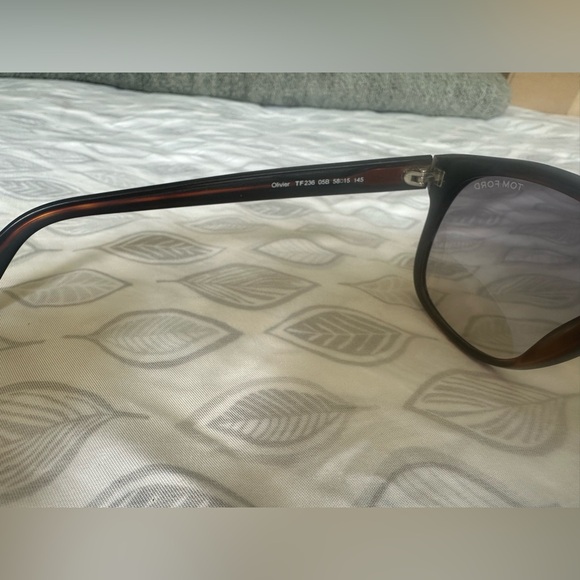 Tom Ford Olivier TF236 Sunglasses - Used with scratches!! - Picture 12 of 14